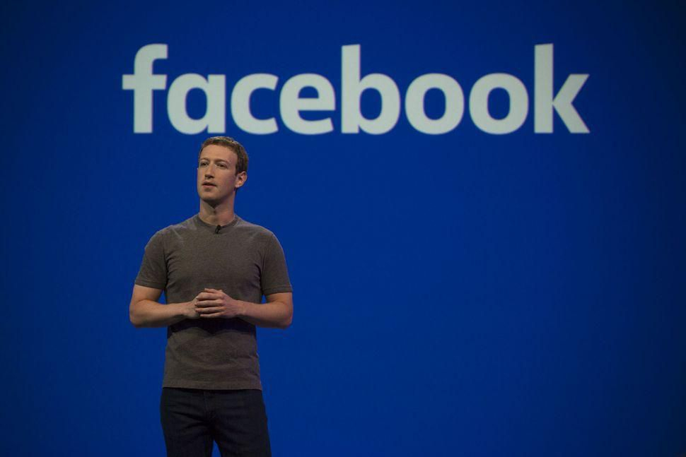 Nesmíme zapomínat na zkorumpovaný Facebook
