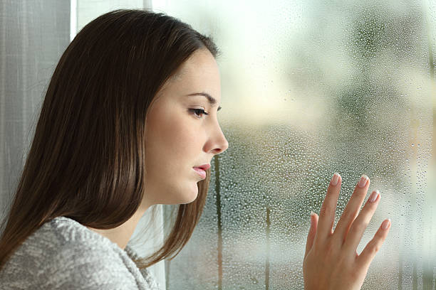 Když se žena začne teskně dívat z okna, muž ten signál prostě nepochopí