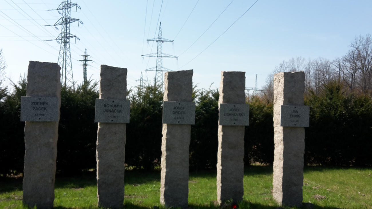 Památník pěti popraveným partyzánům