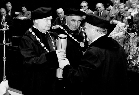 Chalupa při předávání čestného diplomu, rok 1991
