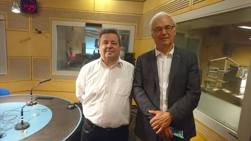 Ilja Šmíd je člověk se zkušenostmi z kultury a přehledem v hudbě. Spíš než jako dobrý politik bývá označován jako schopný manager.