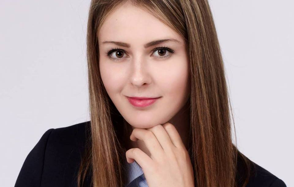 Hezká, co? Terezy Hyťhová vypadá jako hodná holka, zatím je ale spíš dost zmatená. Fajn, že sedí v Poslanecké sněmovně!