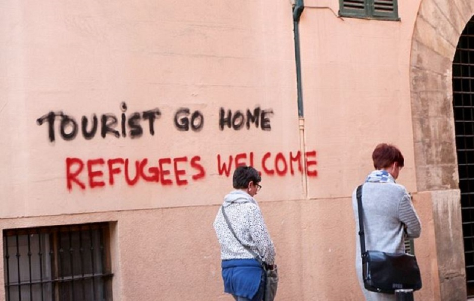 Barcelona patří k nejtolerantnějším městům v Evropě. Uprchlíky tu dokonce někteří obyvatelé mají raději než turisty. Ani to ani město nezachránilo před terorismem.