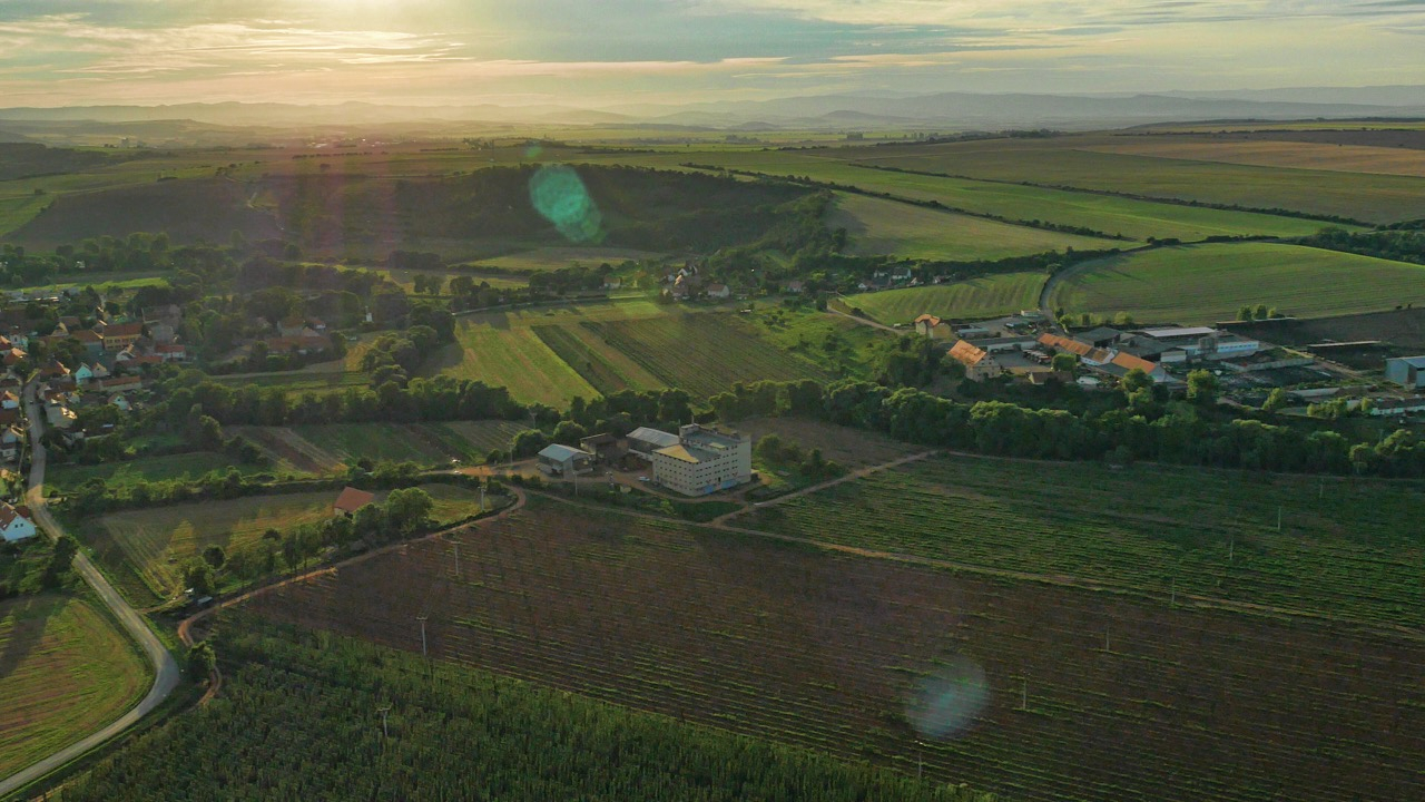 Stále se ve světě chlubíme žateckým chmelem, ale když cizinec přijede na Žatecko, nemá moc šancí se s ním blíže seznámit.