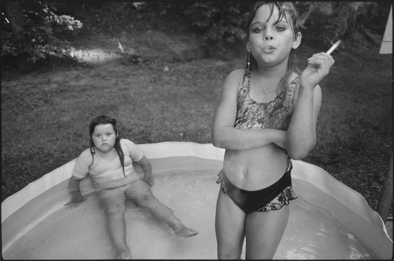 Amanda (napravo) a její sestřenice Amy ve Valdese v Severní Karolíně, 1990
