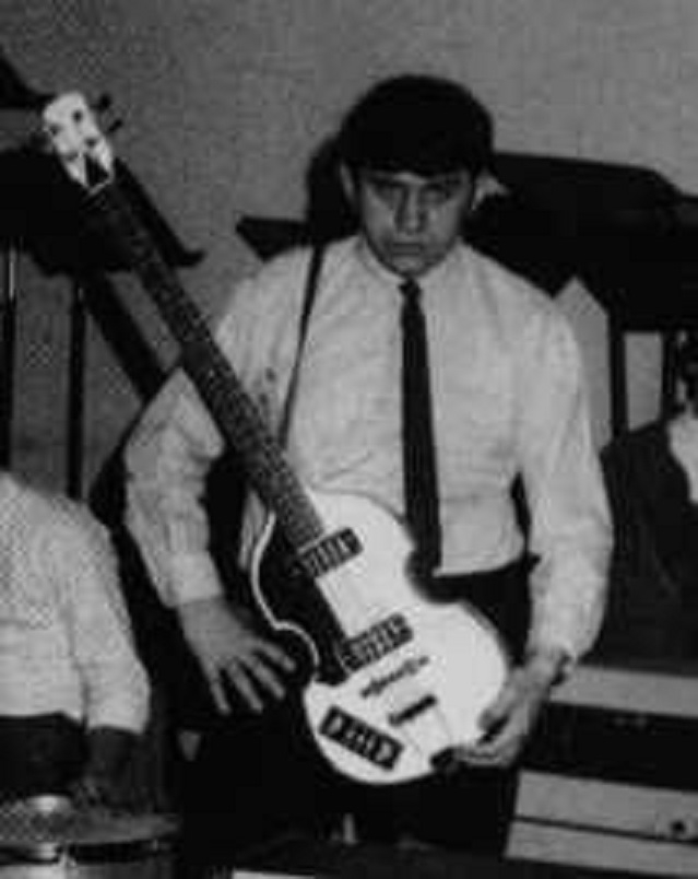 Gene chtěl původně být jako Paul McCartney z Beatles. Nakonec se jeho kariéra odvíjela poněkud divočejším směrem.