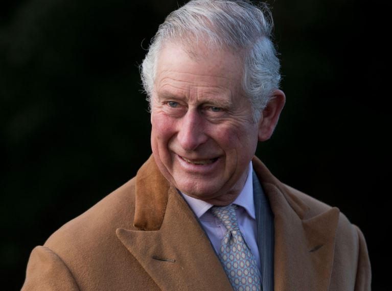 Pakliže by královna Alžběta II. abdikovala, následníkem trůnu by se stal princ Charles. Byl by nejstarším korunovaným britským monarchou. 