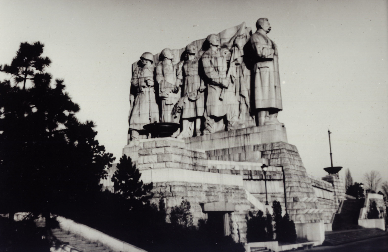 Stalin měl pomník na Letné, Havel bude mít "pomník" v podobě knihovny na Hradčanech