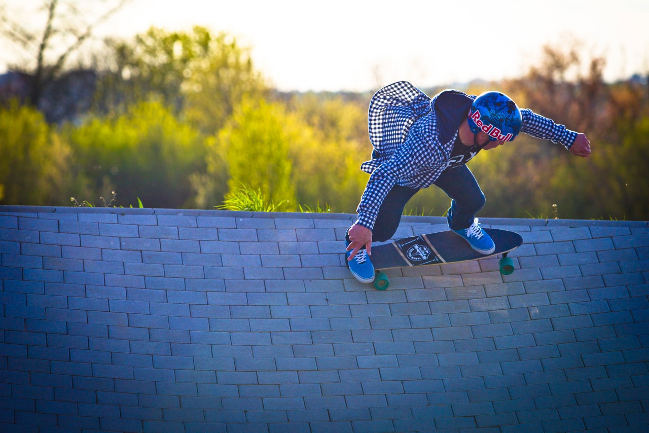 Michal Maroši na longboardu