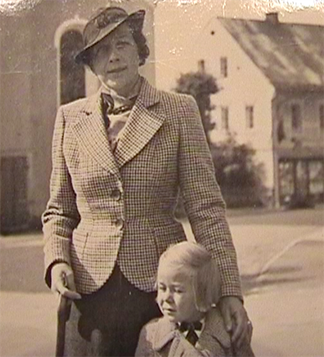 Milada Horáková s dcerou Janou. V době popravy matky bylo Janě 16 let. Následně emigrovala do Ameriky.