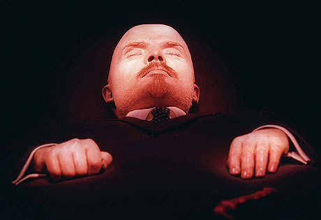 Vladimír Iljič Lenin - otec zakladatel nejen komunismu, ale i tradice vycpaných mrtvol.