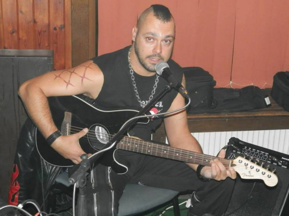 Sympaťák Tomáš Ortel si kromě ocenění za kapelu odnesl i bronzovou sošku za svůj pěvecký talent. Gratulujeme.