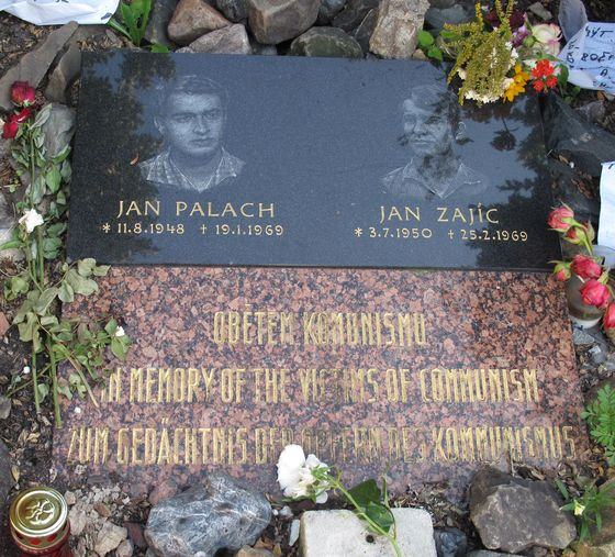 Palachův čin následovali další lidé protestující proti režimu. Nejznámějším se stal Jan Zajíc.