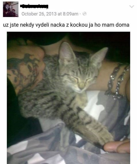 Snahy všech, kteří se vyhozenou pokladní snaží hájit, že není nacistka, kalí ona sama tím, že se spolu s přítelem za „nácky“ výslovně označuje.