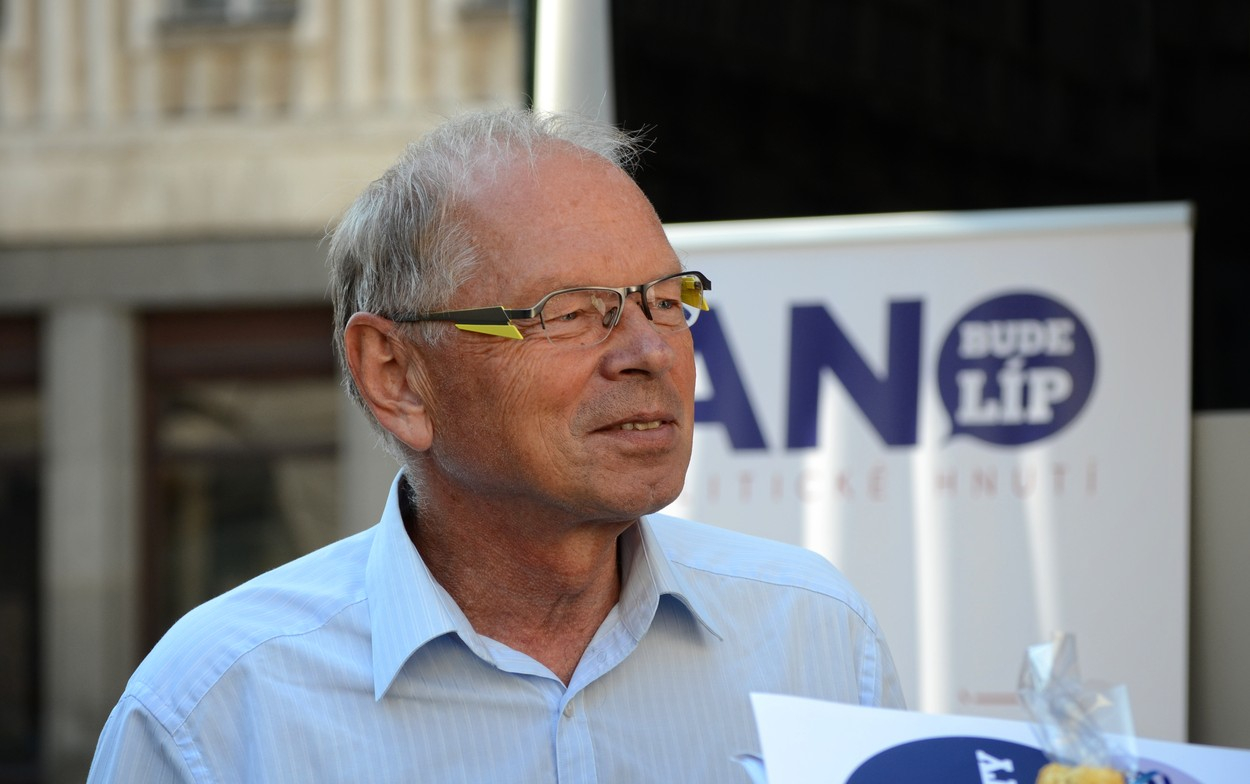 V roce 2013 byl Pilný v čele kandidátky hnutí ANO do voleb. V tomto roce byl z té podzimní vyškrtnut a o pár týdnů později byl nominován na ministerské křeslo. Aby se v tom čert vyznal.