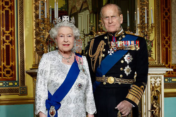 Pětadevadesátiletý princ Philip letos rezignoval na své oficiální povinnosti. Jeho o čtyři roky mladší manželka Alžběta II. ho ale následovat nehodlá.