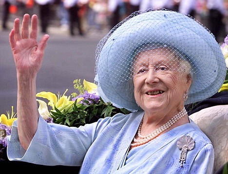 Matka současné královny se dožila 101 let. Pokud její dcera bude stejně dlouhověká, čeká nás ještě minimálně 10 let její vlády.