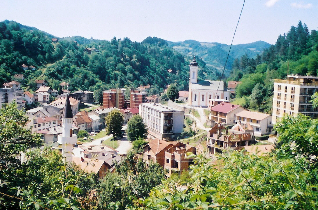 Srebrenica je dnes tichým a nenápadným bosenským městečkem. Její krvavá historie ji ale bude provázet již navždy.