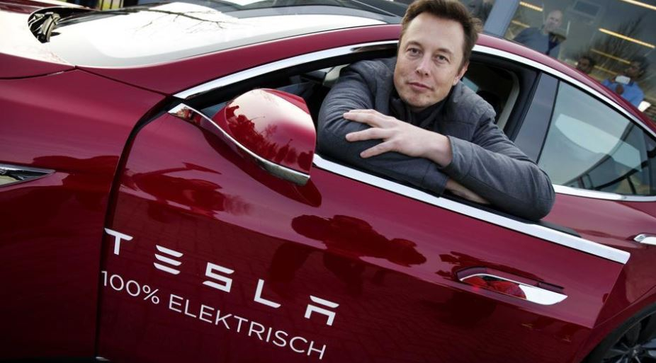 Miliardář Elon Musk Trumpovi oznámil, že vzhledem k vypovězení klimatické dohody už s jeho podporou Trump do budoucna nemůže počítat.