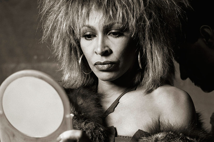 Tina Turner, vlastním jménem Anna Mae Bullock. Rocková zpěvačka a také herečka. Jedna z nejpopulárnějších hvězd 80. let 20. století s charakteristickým chraplavým hlasem.