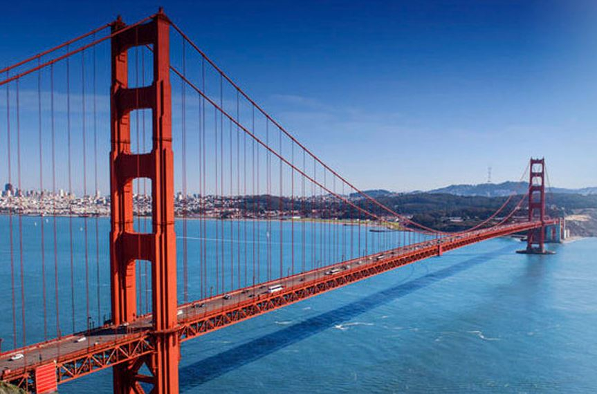 Svůj život skončil Roy Raymond na pokraji bankrotu skokem z mostu Golden Gate Bridge.