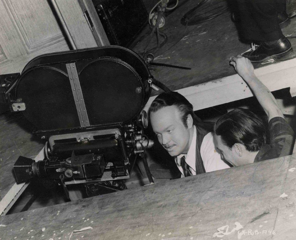 Orson Welles za kamerou během natáčení Občana Kanea.