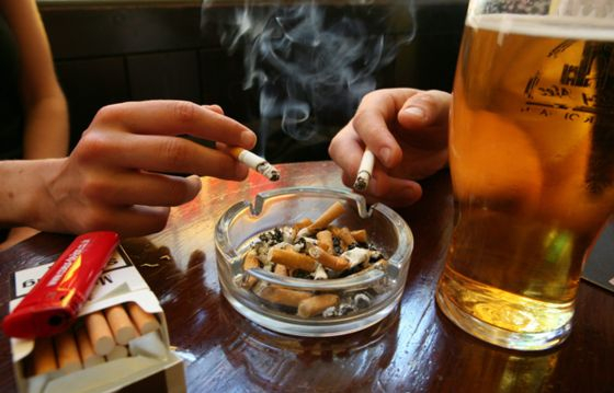 Pivo, cigára a hovory o všem a zároveň o ničem k hospodě patří. Každý by měl mít právo se rozhodnout, zda do zakouřené hospody půjde, či nikoliv.