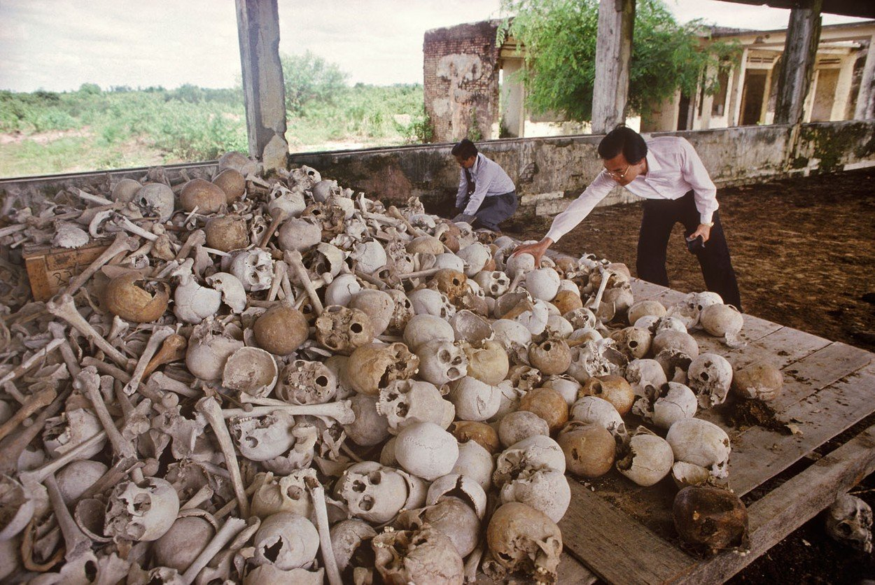 Ač striktní vegan, stejně za sebou Pol Pot zanechal hromady kostí