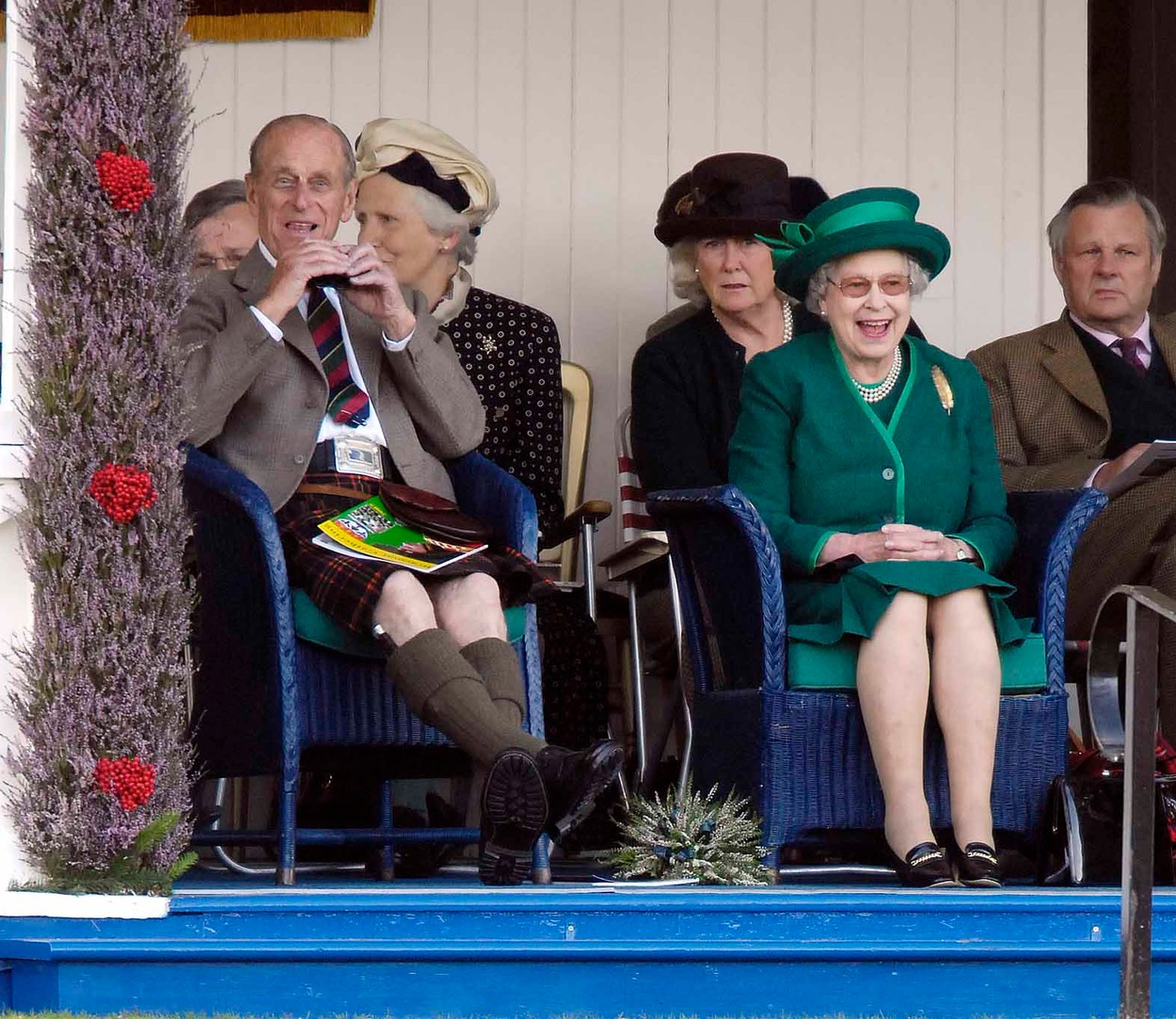 4. září 2007 – královský pár na dostizích v Ascotu. „Tamten hroch vypadá trochu jako kůň.“