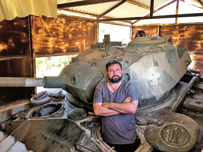 V horách Samosu můžete narazit na dávno zaparkované nefunkční tanky řecké armády stále mířící na Turecko.