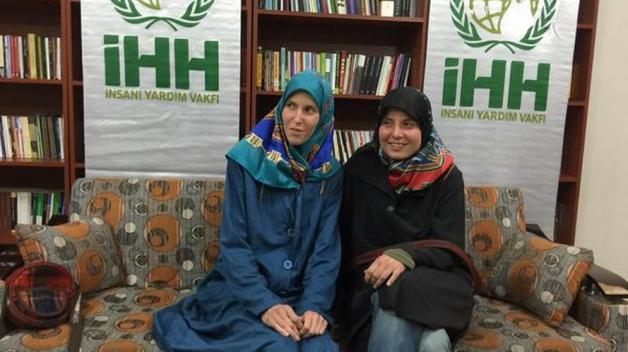 Tuhle fotku zveřejnila před pár hodinami turecká humanitární organizace IHH, která osvobození unesených Češek vyjednala.