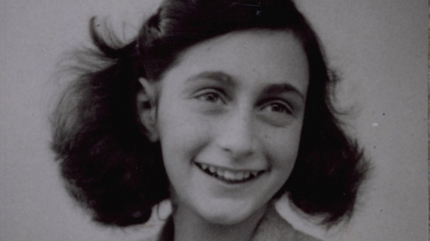 Anna Franková je jednou z nejznámějších obětí 2. světové války. Nyní by mohly moderní teorie pomoci zjistit, kdo může za její smrt.