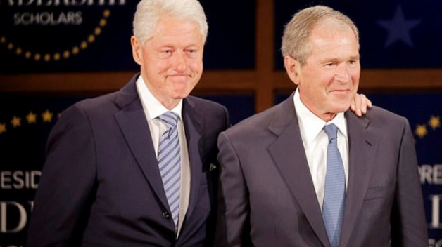 Jako prezidenti měli jen málo společného. Nyní Billa Clintona a George Bushe ml. spojuje nevraživost vůči Donaldu Trumpovi.