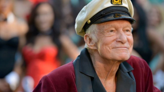 Hugh Hefner, postarší bonviván v županu a námořnické čapce, skonal v 91 letech.