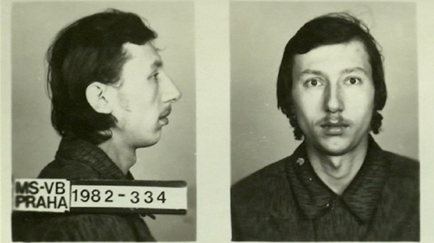 Ladislav Hojer - prostoduchý psychopat, který byl dost možná nejděsivějším českým vrahem všech dob. Ladislav Hojer - prostoduchý psychopat, který byl dost možná nejděsivějším českým vrahem všech dob.