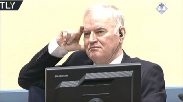 Čtyřiasedmdesátiletý strůjce Srebrenického masakru, generál Ratko Mladić, byl odsouzen k doživotnímu pobytu ve vězení.