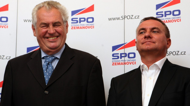 Strana práv občanů alias Zemanovci jsou veselou partou lidí, co mají rádi Miloše Zemana a finanční dary od společností, které to byznysově táhne na východ.