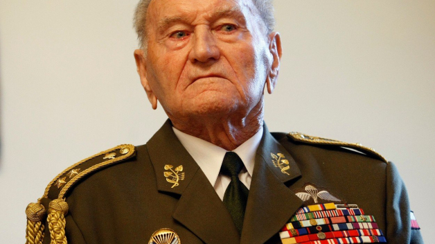 Generálmajor Jaroslav Klemeš byl posledním žijícím československým výsadkářem. Účastnil se výsadku Pewter-Platinum na konci války.
