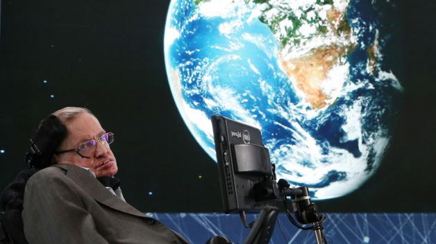 Jestli chce lidstvo přežít, musí do 100 let opustit Zemi. Tak zní nemilosrdný verdikt Stephena Hawkinga.