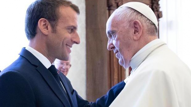 Francouský prezident se setkal s Papežem Františkem.