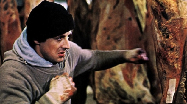 Scéna, v níž Rocky boxuje kus mrtvého zvířete, se natáčela 14 hodin a Stallone si při tom rozdrtil kloub na ruce.