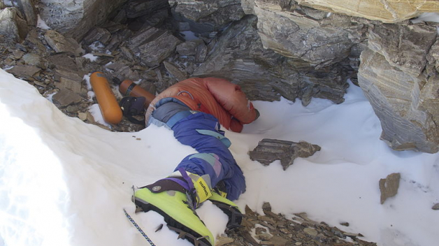 Cesta na vrchol je posetá mrtvolami nešťastných horolezců.