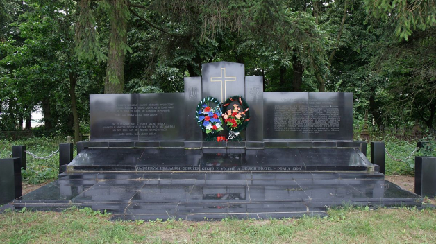 Památník českým rodinám z vesnice Český Malín