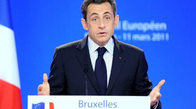 Ale, ale! Francouzského exprezidenta Sarkozyho zadržela policie kvůli údajně nezákonnému financování předvolební kampaně.