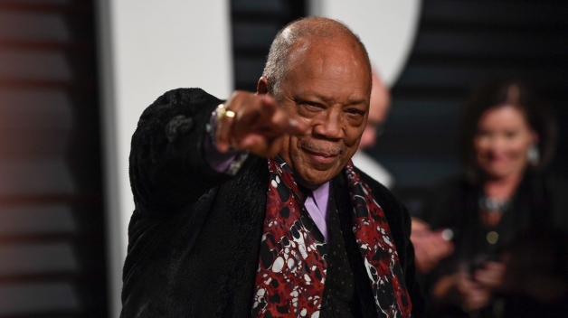 Pařil se Sinatrou i Rayem Charlesem, Monroe se mu nelíbila, Jacksonova opice mu pokousala dítě. Quincy Jones je prostě neuvěřitelný.