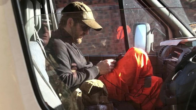 Prodavač z britského Hullu na video zřejmě zachytil tvář tajemného umělce Banksyho.