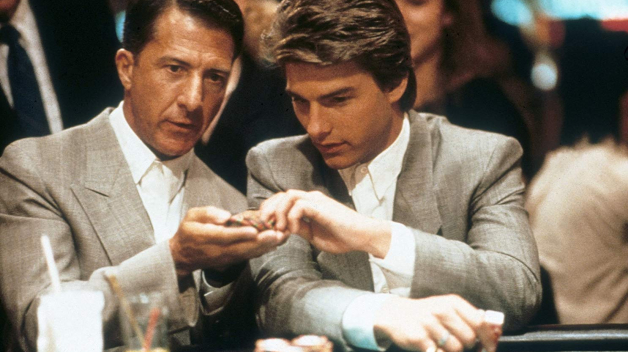 Dustin Hoffman jako nezapomenutelný Rain Man (1988). Na snímku s Tomem Cruisem.
