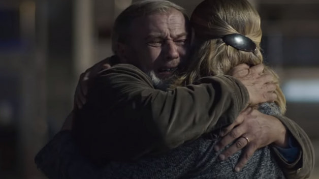Slovenský film Ostrým nožom balancuje mezi rodinným a soudním dramatem jako na ostří... nože.