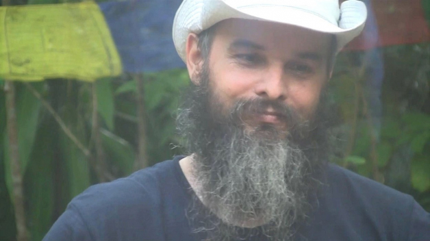 Guru Jára je v současnosti na Filipínách, ale vyznamenání mu můžeme poslat poštou.
