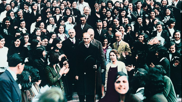 Atatürk na návštěvě ve škole